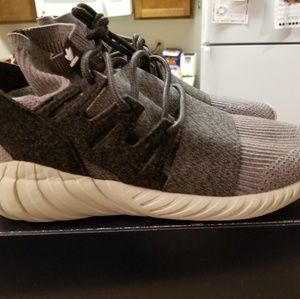 Deadstock Adidas tubular DOOM